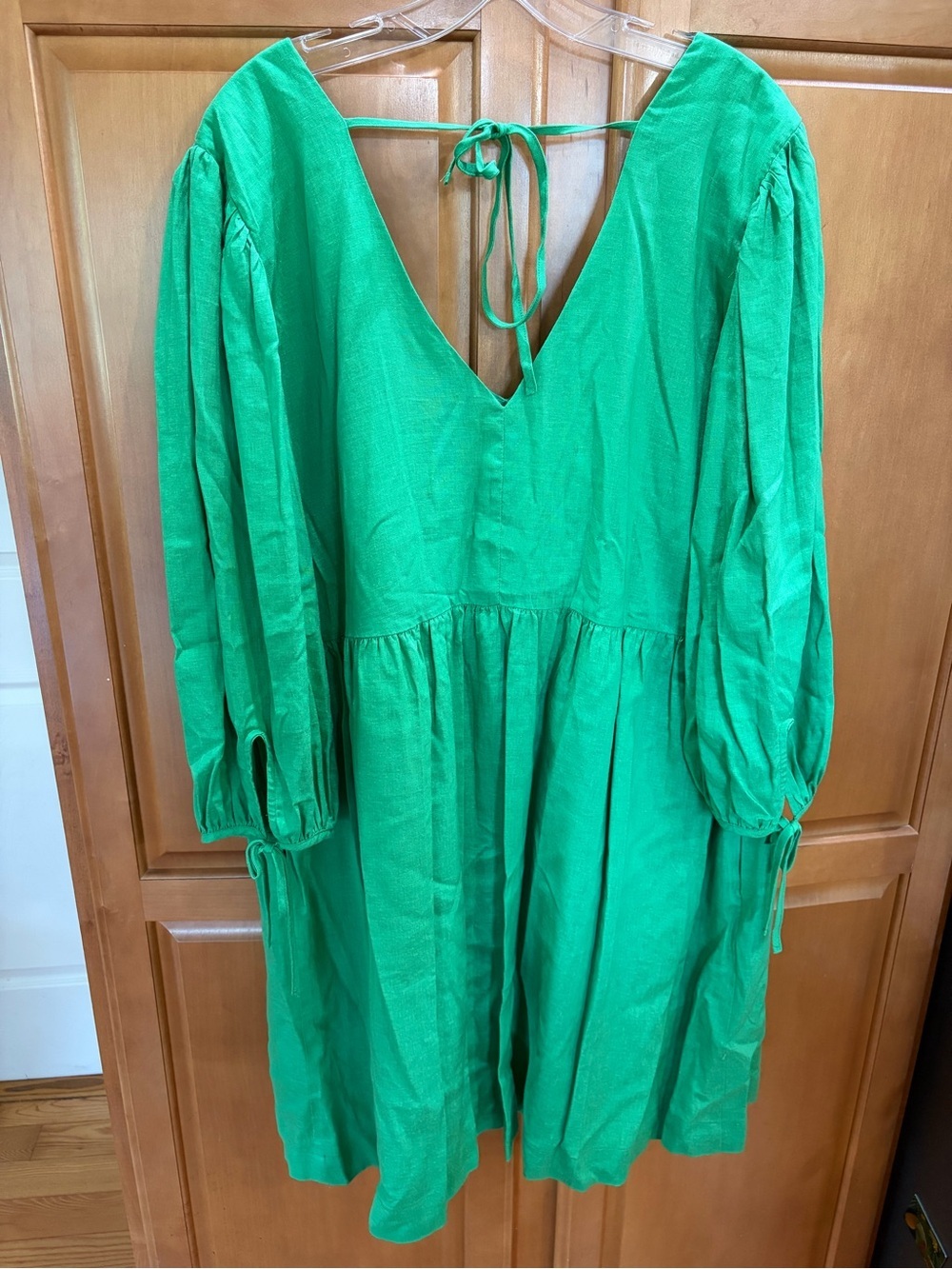 Every (Dillards) | Green V-Neck Long Sleeve Dress - Picture 2 of 9